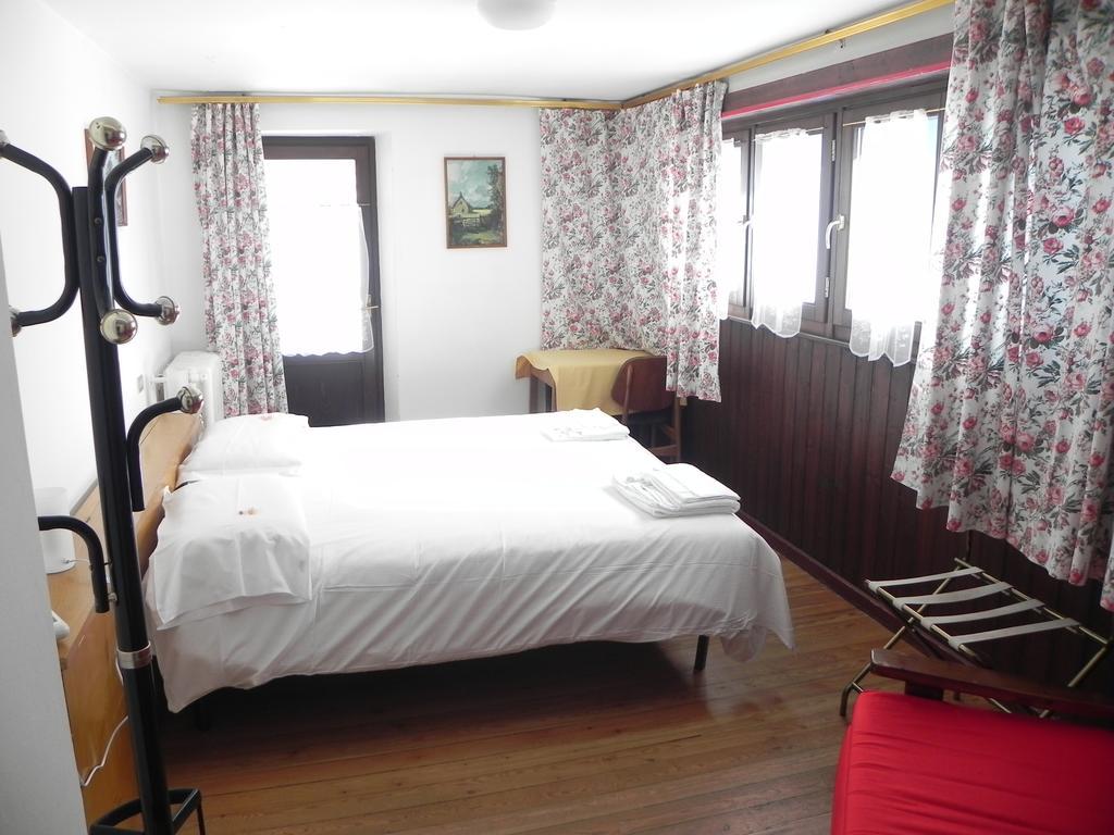 Hotel Nuovo Pecetto Macugnaga Szoba fotó