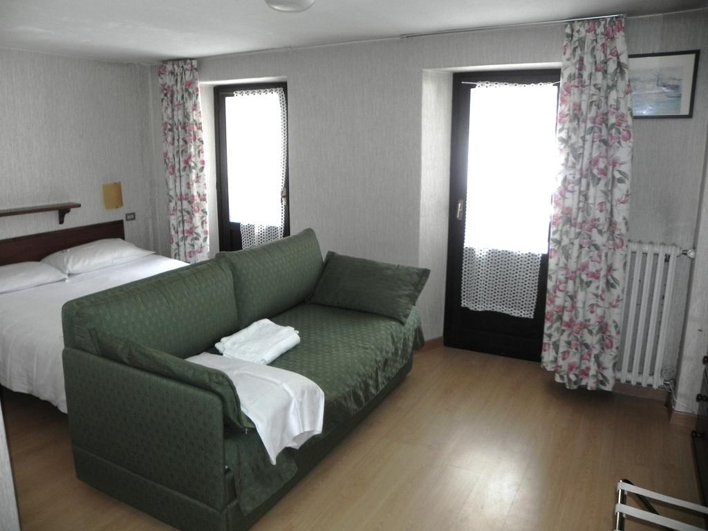 Hotel Nuovo Pecetto Macugnaga Szoba fotó